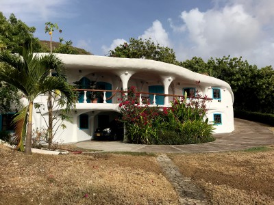 editor-block-images/front-of-villa-grenada.jpg